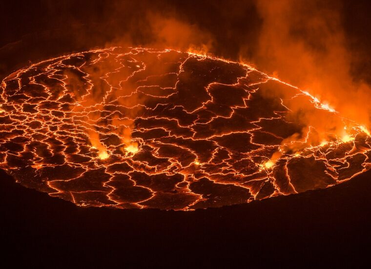 Nyiragongo volcanic scenery in DR Congo, photo Nina R CC BY 2.0